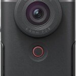 مجموعة مدونات الفيديو باور شوت في 10 من كانون باللون الفضي مصممة لمدوني المبتدئين، هذه الكاميرا الكل واحد بدقة 4 كيه التي تناسب الجيب بسهولة.